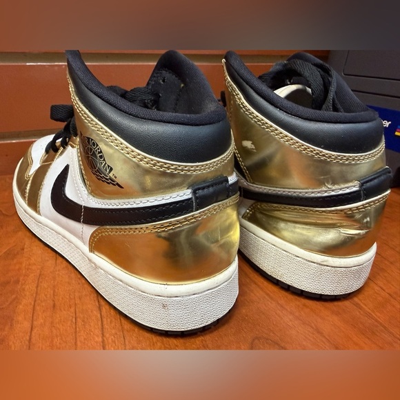 Jordan DC1420-700 Sneakers - Picture 11 of 15